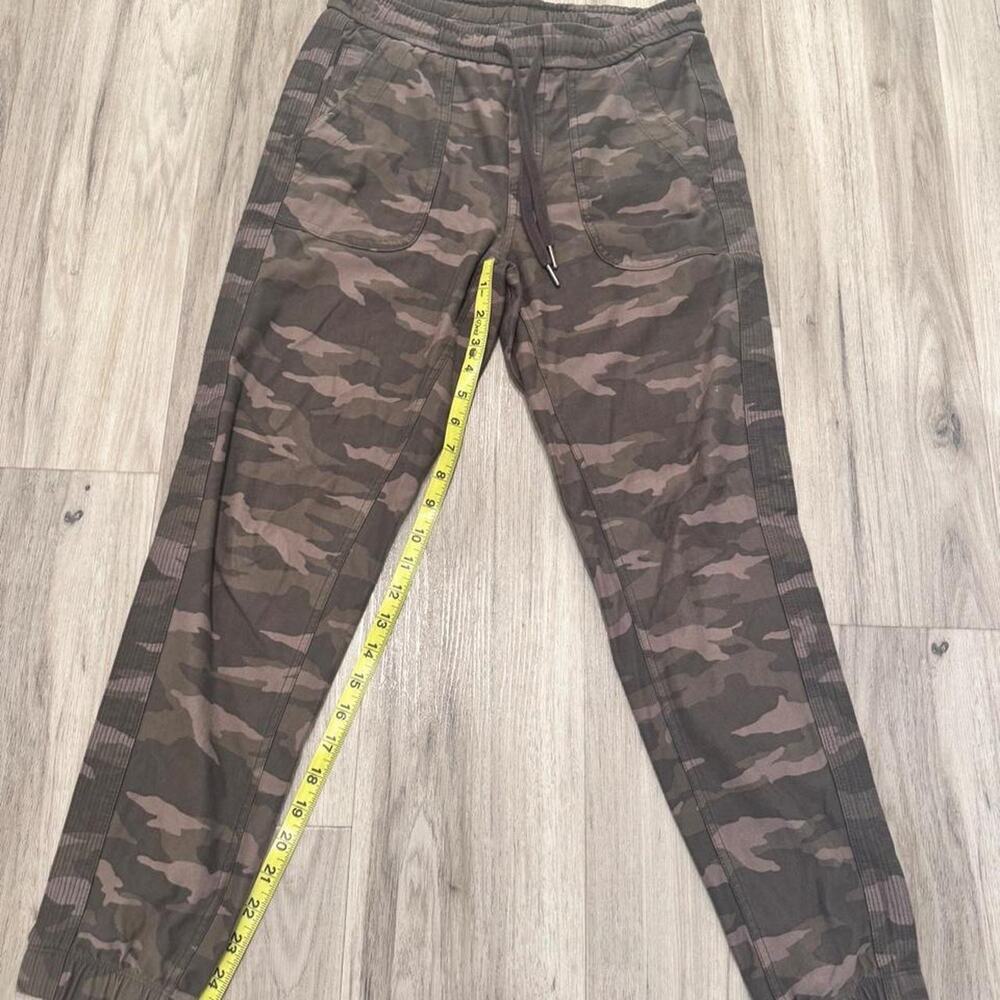 Athleta Camo Farallon joggers size 0